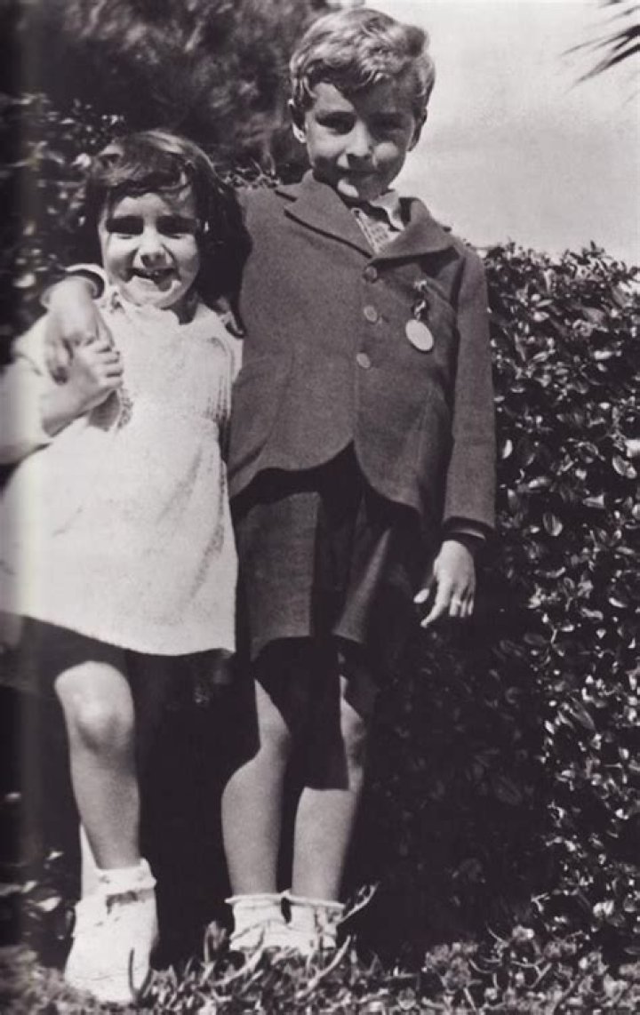 A Story Of Sibling Love And Hollywood Glamour