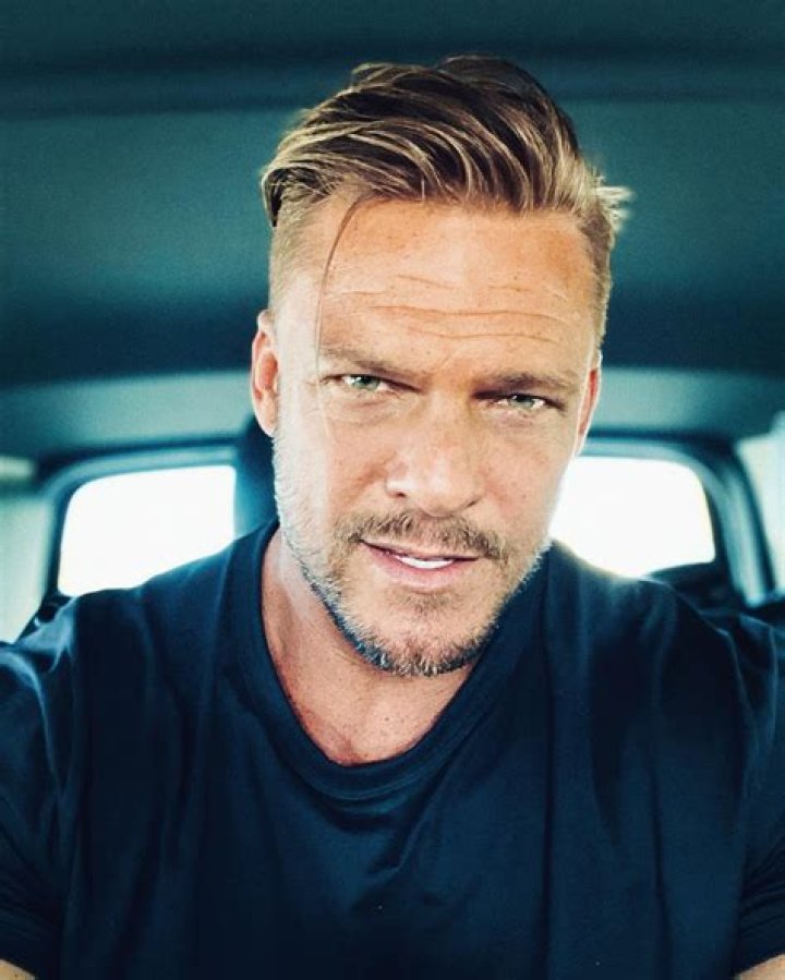 Age, height, weight, wife ·