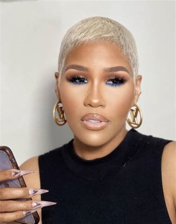 Age, Parents, Husband, Children, Net worth ·