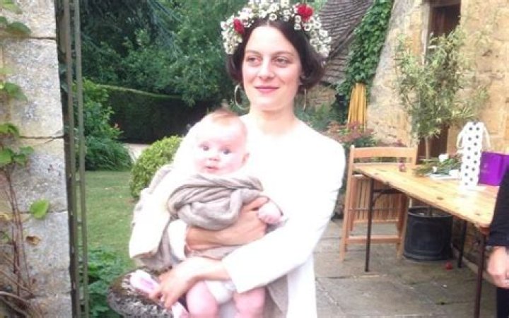 Beatrice Minns And Johnny Flynn: An Artistic Love Story