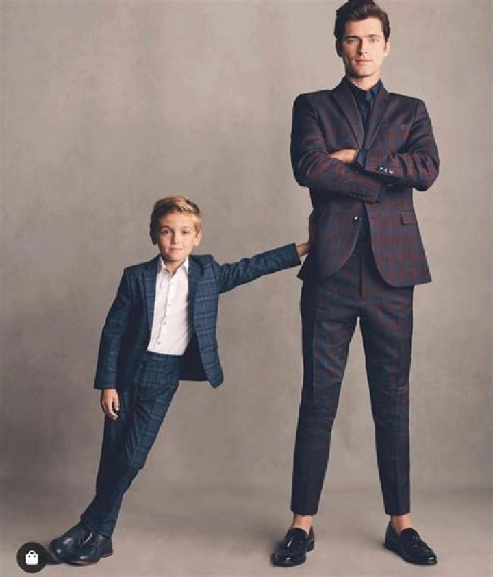 Bio, Age, Net Worth, Salary, Height, In Relation, Nationality