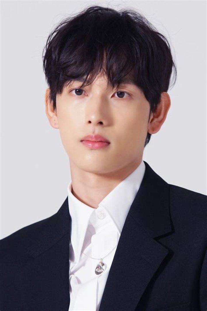 BlogPaper | ASMR Wan - Age, Family, Bio
