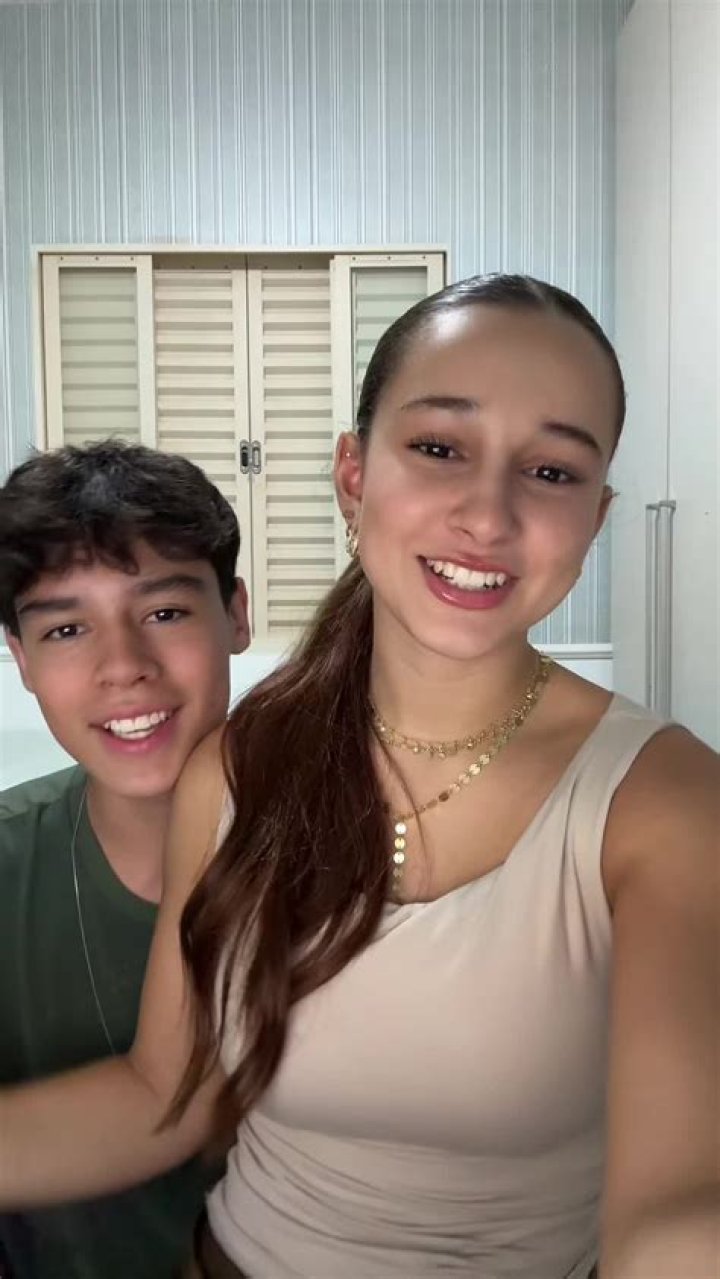 BlogPaper | Carol Castro (TikTok Star)