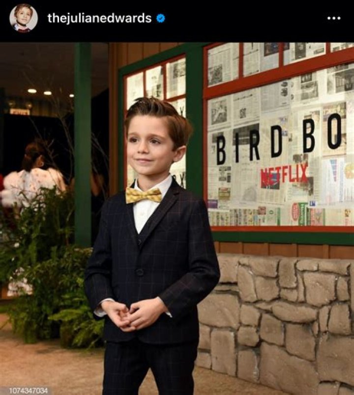 BlogPaper | Julian Edwards - Age, Family, Bio