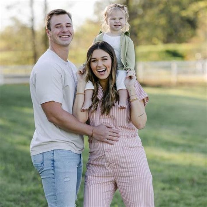 BlogPaper | Sadie Robertson - Age, Family, Bio