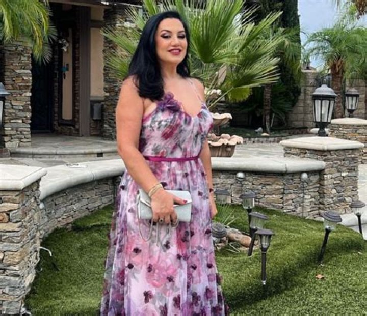 BlogPaper | Sara Hesri - Bio, Age, Net Worth, Height, Married, Nationality, Career, Wiki