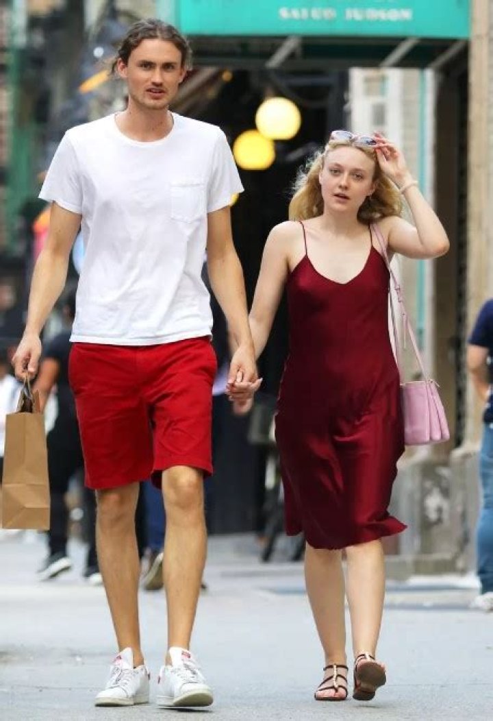 Dakota Fanning: Is She Married?
