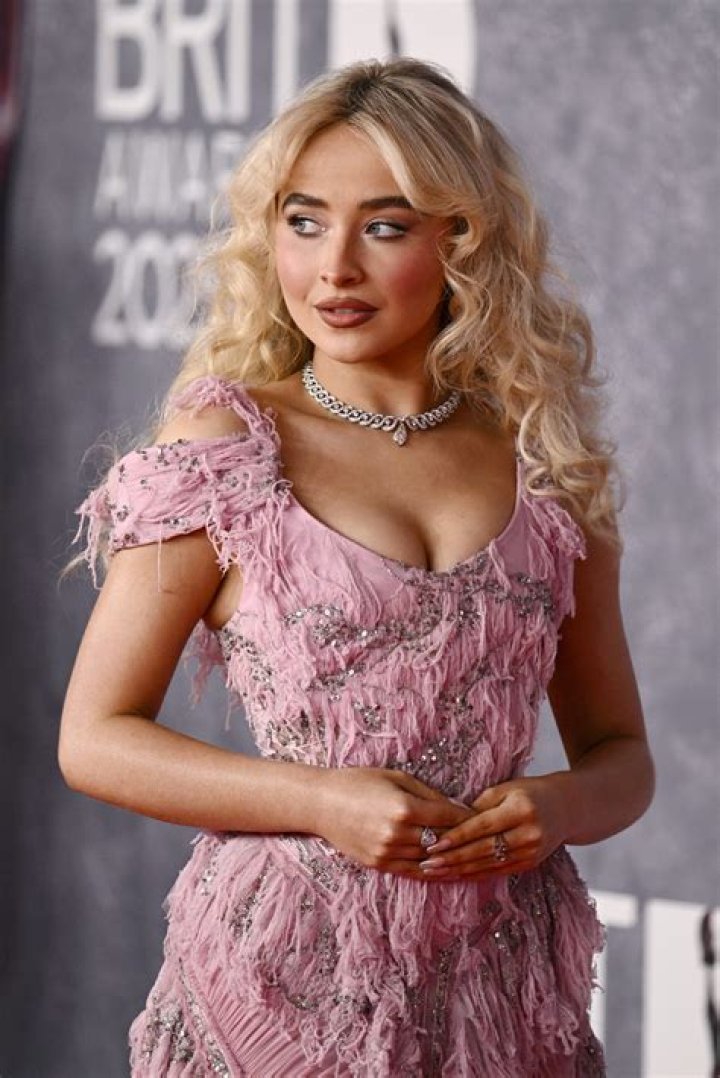 Does The Singer Have A Sister? ·