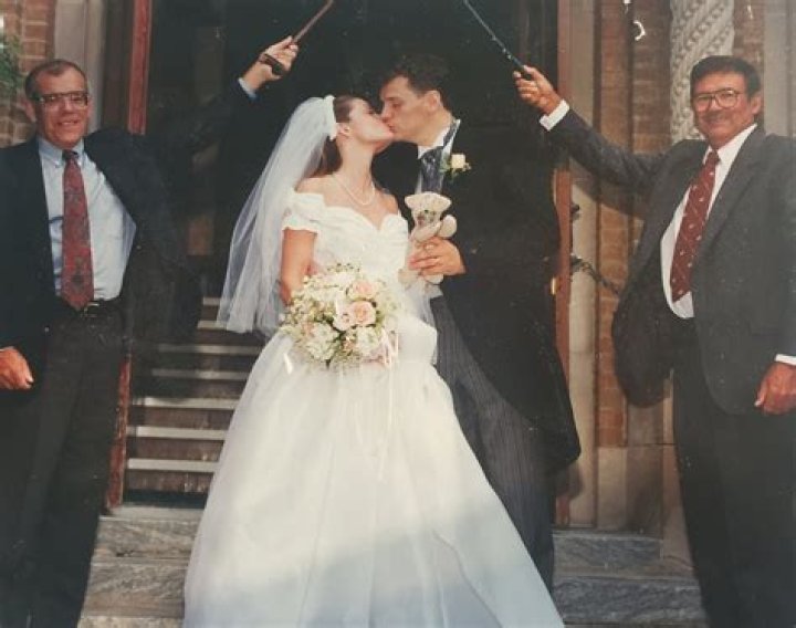 Dustin Hoffman's Marital Status: Unveiling His Wife's Identity