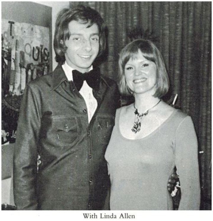 Exploring The Connection Between Linda Allen And Barry Manilow