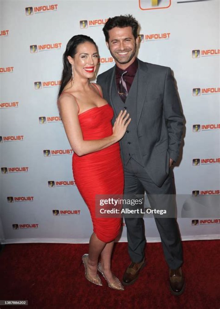 Jonathan Stoddard And Taylor Watson: A Hollywood Love Story