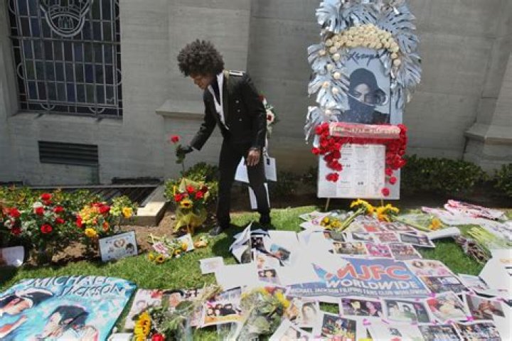 The Truth Behind Michael Jackson's Death Photo