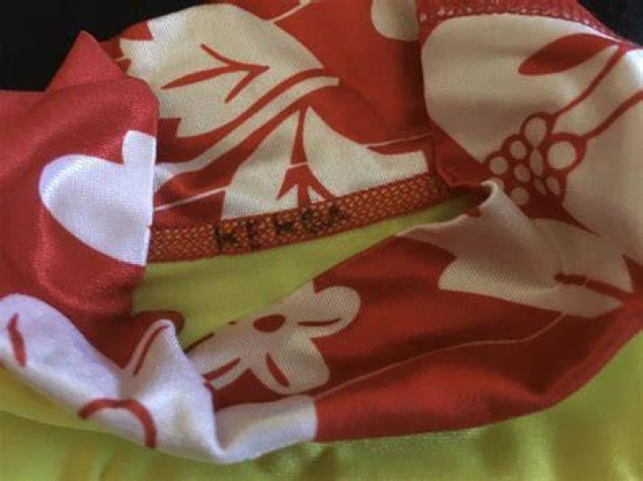 Neckwear worn on Hawaii's bits of land? Universal Crossword Clue - News