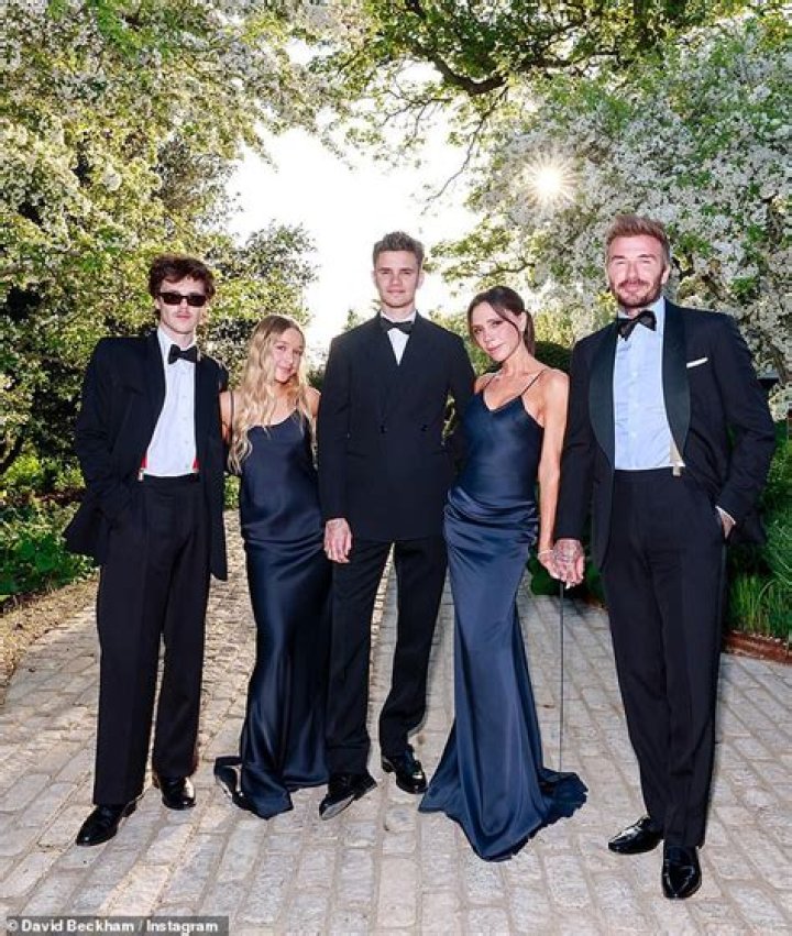 Parents David and Victoria 'shed a tear', stun at ceremony ·