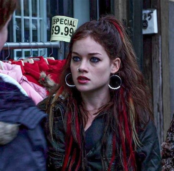 Get To Know Shameless's Mandy Milkovich: The Full Story
