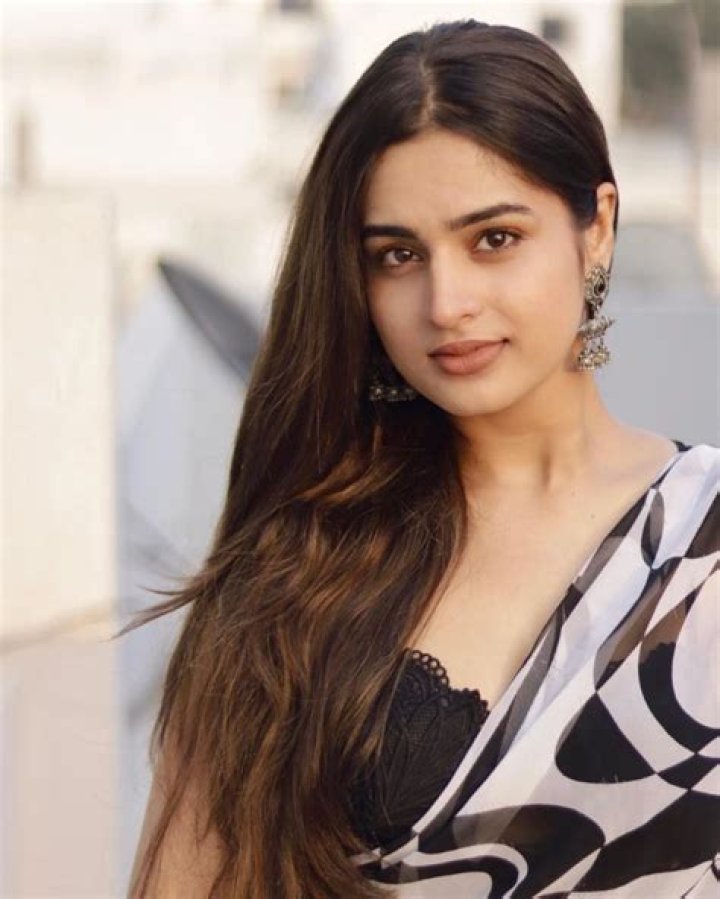 The Unforgettable Journey Of Ayesha Khan: A Comprehensive Biography