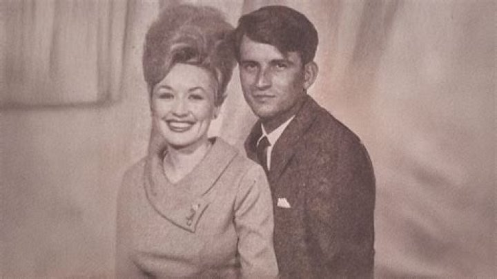 Unveiling The Intriguing Truths Behind Dolly Parton's Height