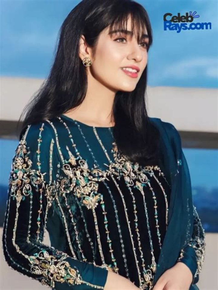 Unveiling The Secrets: Sarah Khan's Height Explored