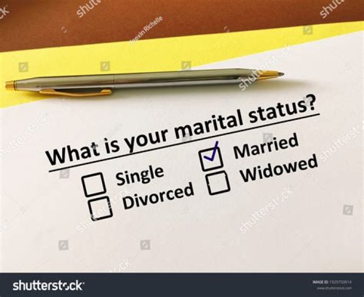 When Did Lee Asher Tie The Knot? Uncovering His Marital Status