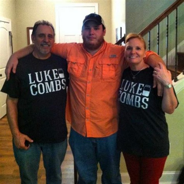 When Did Luke Combs' Father Pass Away?