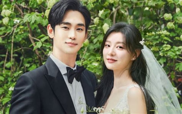 Who Is The Lucky Lady Who Is Dating Kim Soo-hyun?