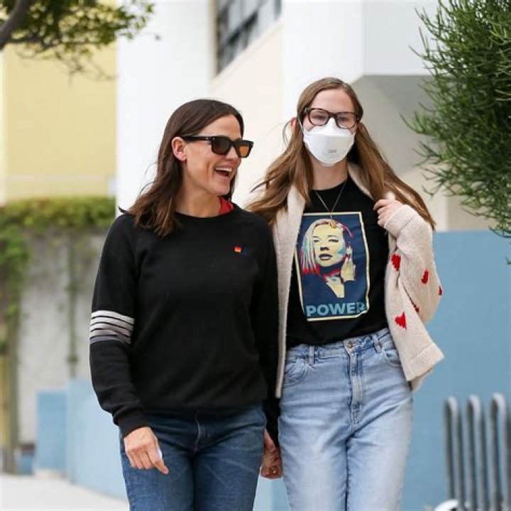 Why Jennifer Garner's Daughter's Face Mask Has Become A Fashion Statement